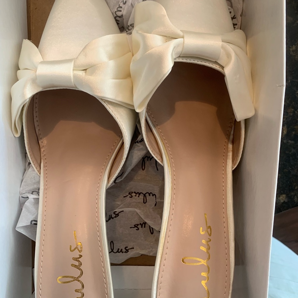 Lulu’s ivory satin heels